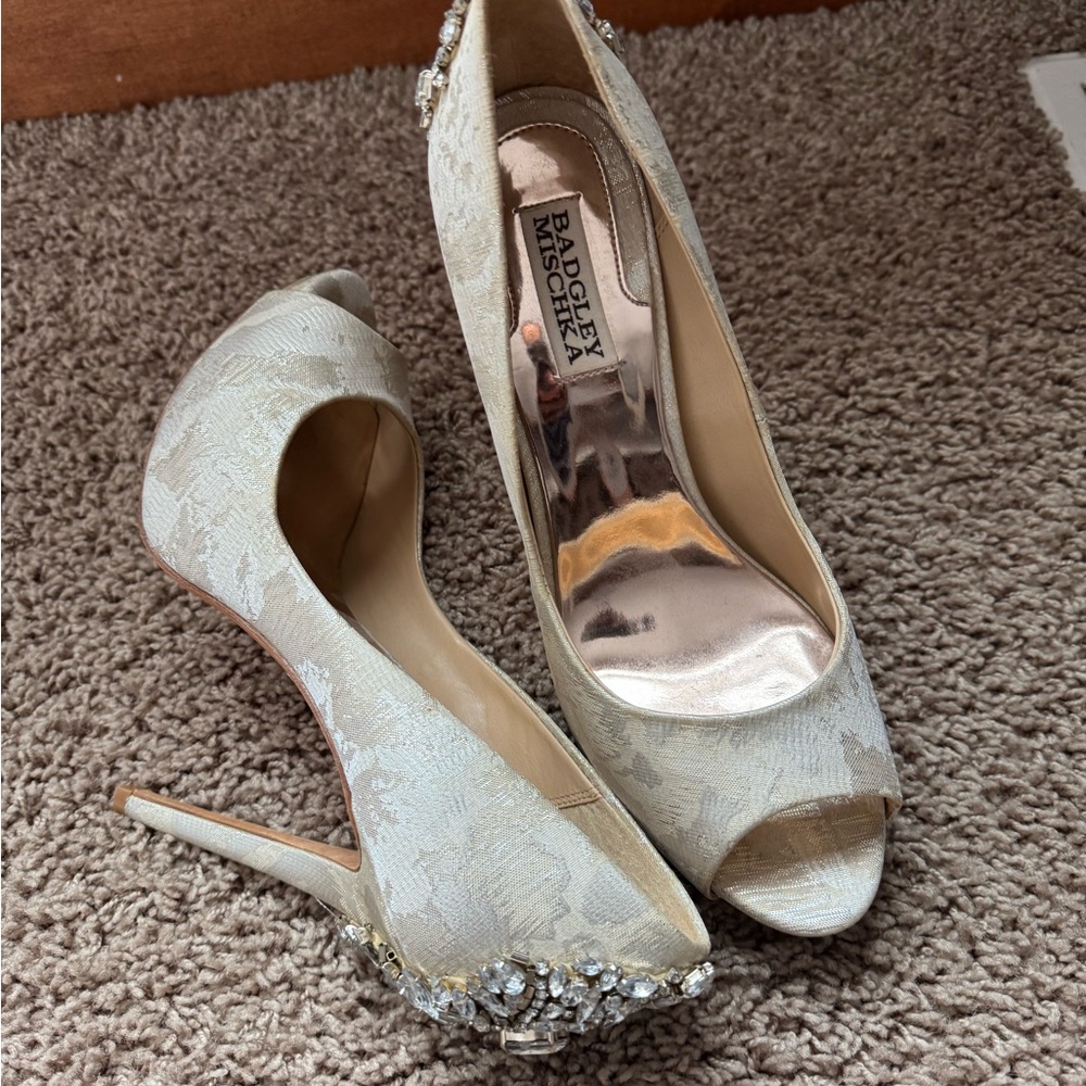 Badgley Mischka Cream Peep Toe Heels - Picture 6 of 6